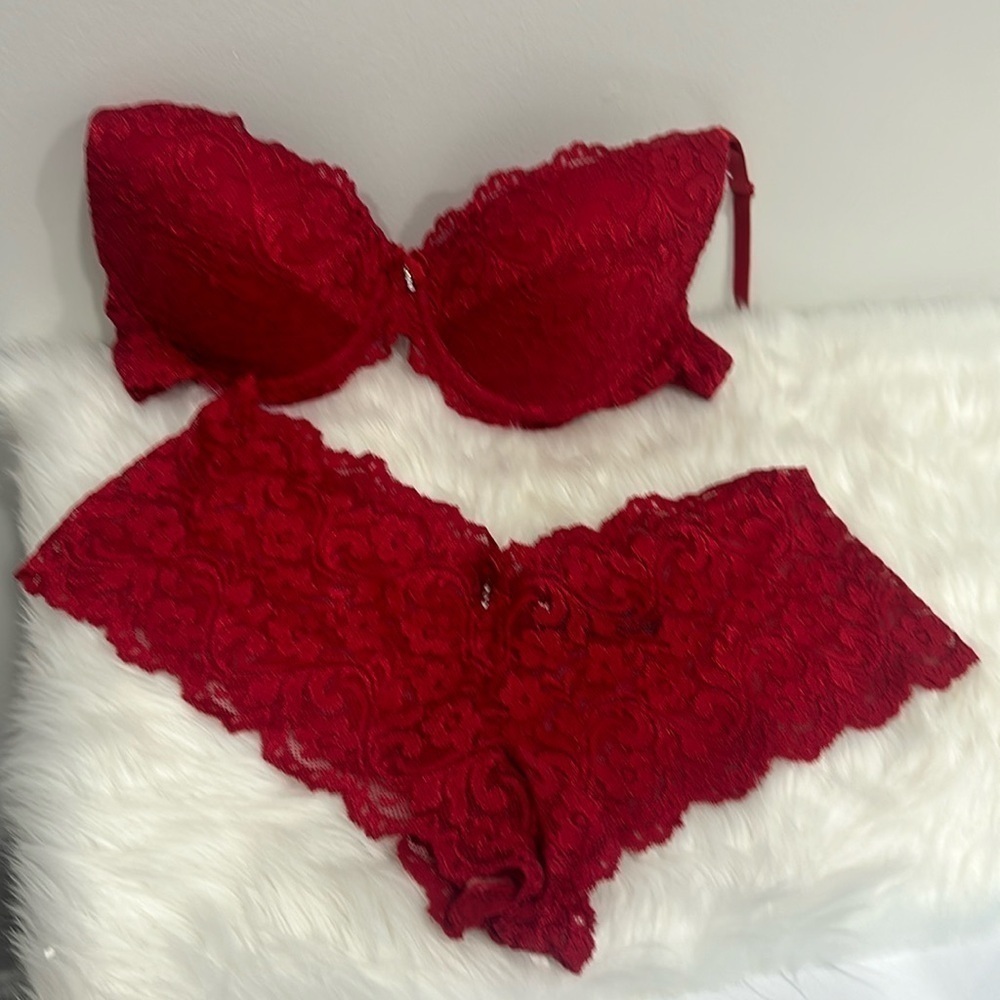 Smart & sexy size 38B wired lace bra and panties set NWOT